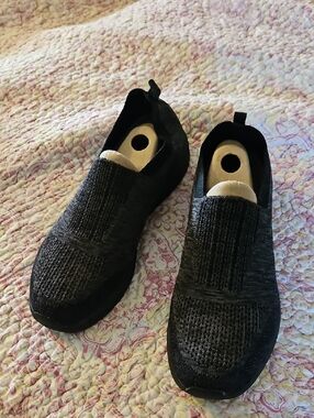 Skechers Men's Black Slip-On Knit Sneakers